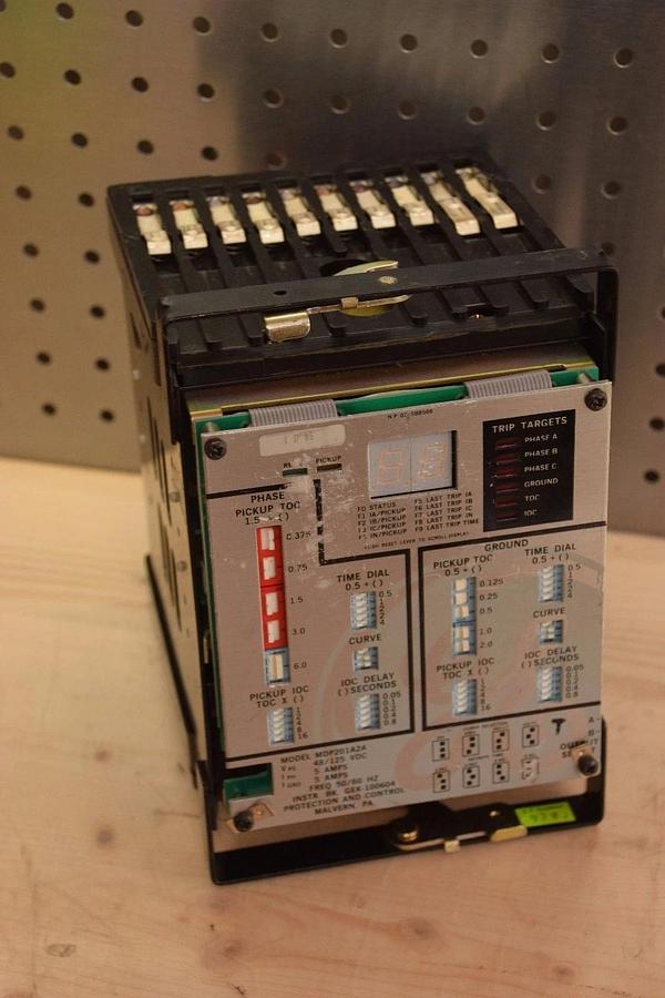 Used GE GENERAL ELECTRIC VOLTAGE RELAY 5AMP 48/125VDC 50/60HZ MDP201A2A