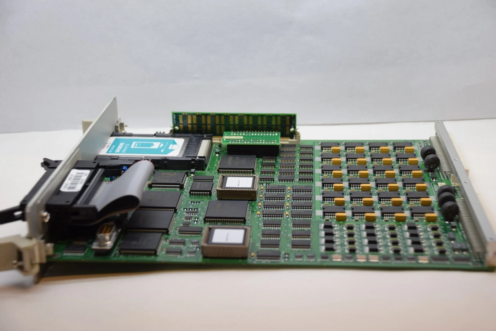 Used SIEMENS 758500 , 758500-903 Rev H , 758506 Rev A Status Board Card