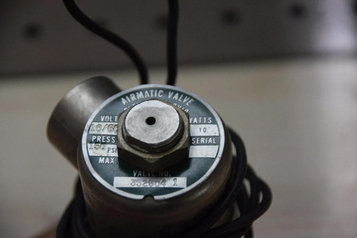 AIRMATIC VALVE 352504 1 10W 10/60V 150psi VALVE NEW
