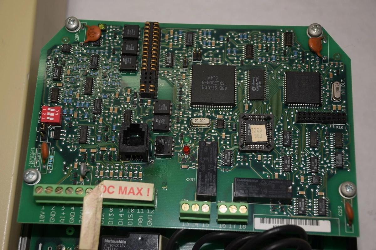 Used ABB ACS300 ACS311-2P7-3 ACS3112P73 380/480V 5A 4.1A INVERTER DRIVE