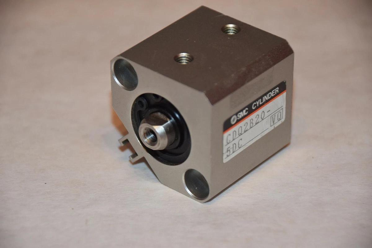Used SMC CDQ2B20-5DC CDQ2B205DC PNEUMATIC CYLINDER