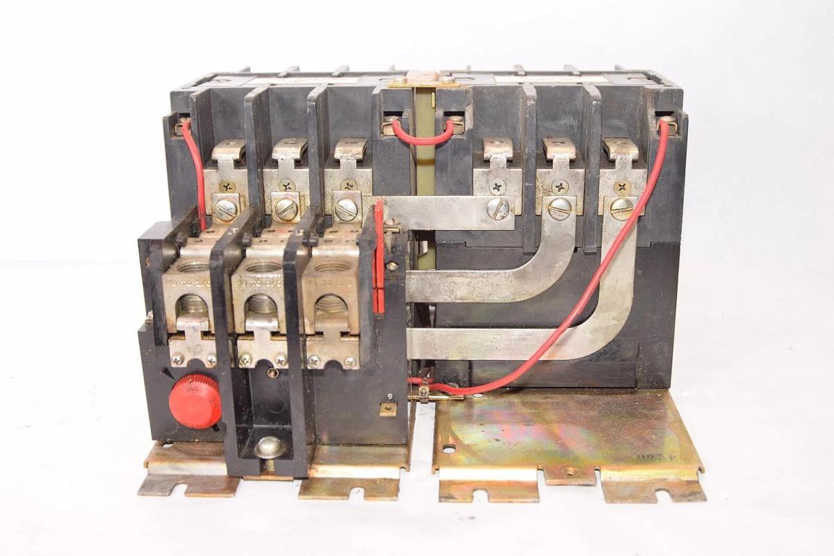 Used CLARK AOSmith T30U033 TM Size 3 3Ph Reversing Starter 120V Coil