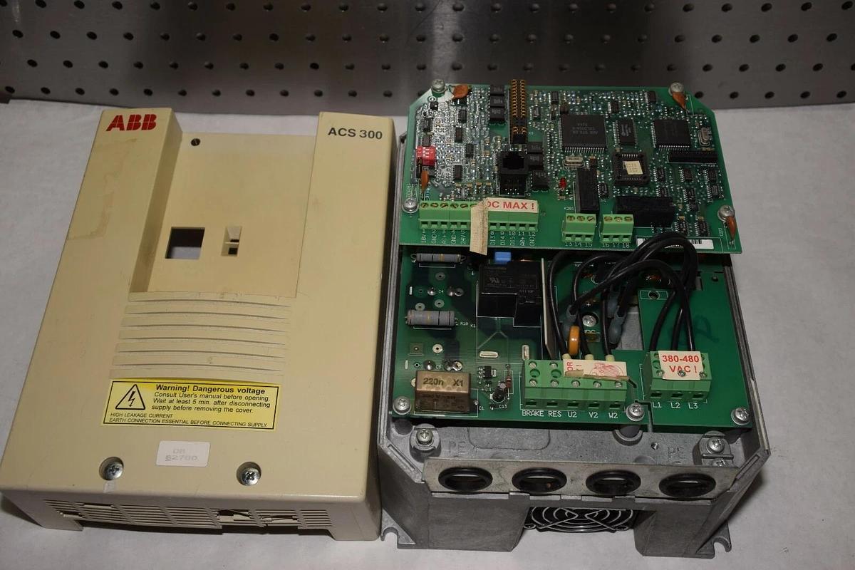 Used ABB ACS300 ACS311-2P7-3 ACS3112P73 380/480V 5A 4.1A INVERTER DRIVE