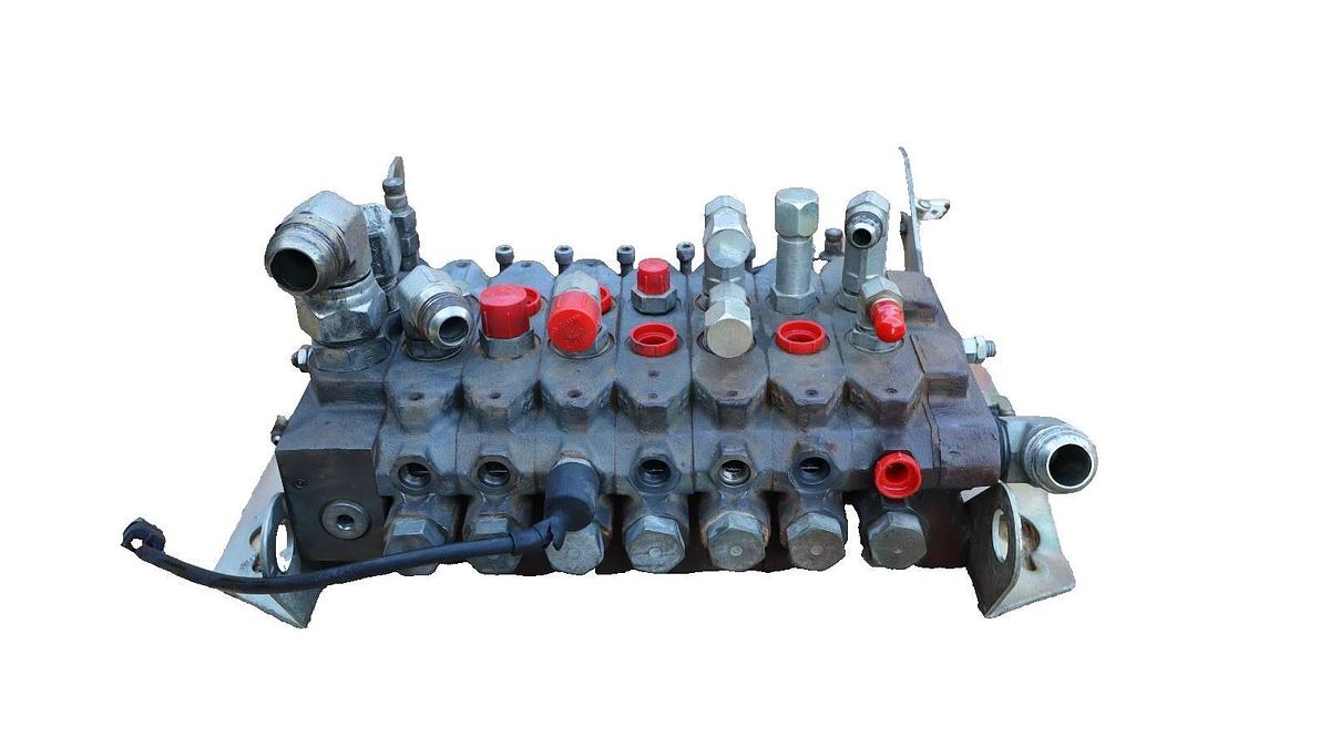 Used Altec 352-20070 , 35220070 , DB5195.800 Hydraulic Valve Block 7 Spool