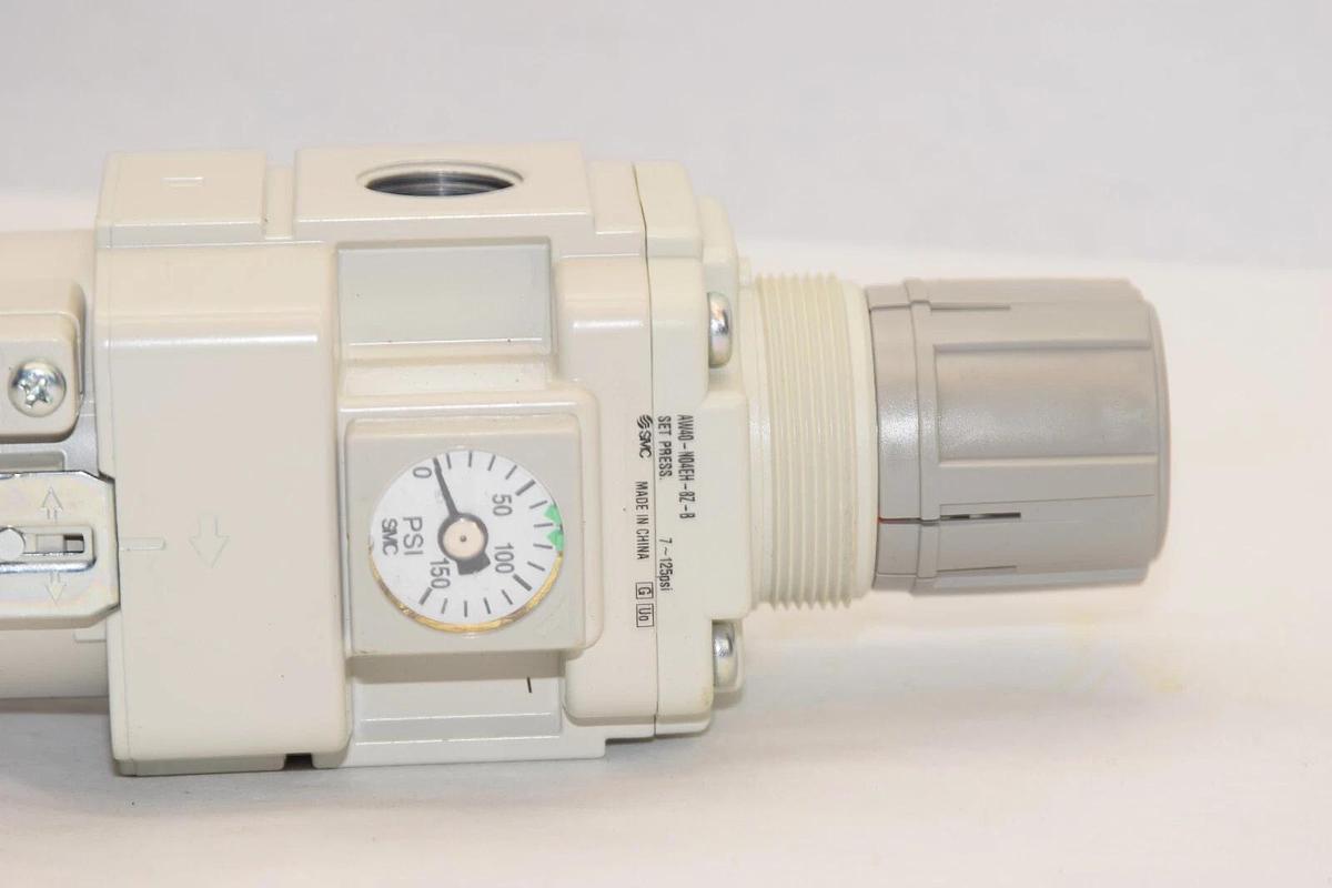 (NEW) SMC AW40-N04EH-8Z-B 7-125psi Filter / Regulator W/Retainer Nut