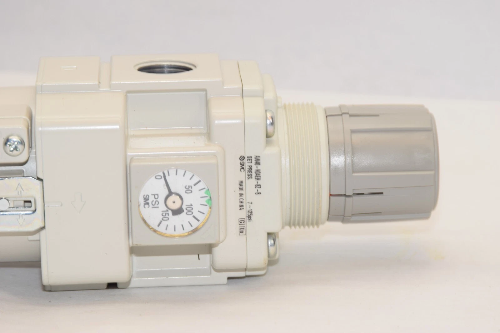 (NEW) SMC AW40-N04EH-8Z-B 7-125psi Filter / Regulator W/Retainer Nut