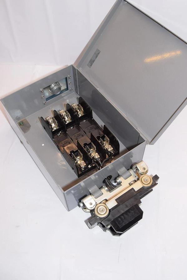 (NEW) T&B FR788 34VA-E11348 3198-E31188 3P 30A 600Vac 250Vdc Feedrail