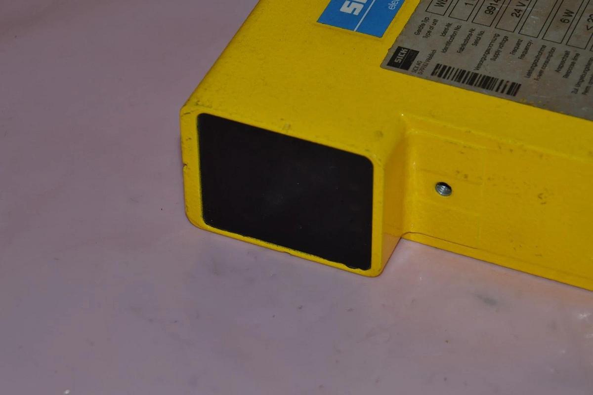 Used Sick Optic Electronic Sensor Scanner WEU 26/2-134 1 015 839  24vdc Range: .5-18m