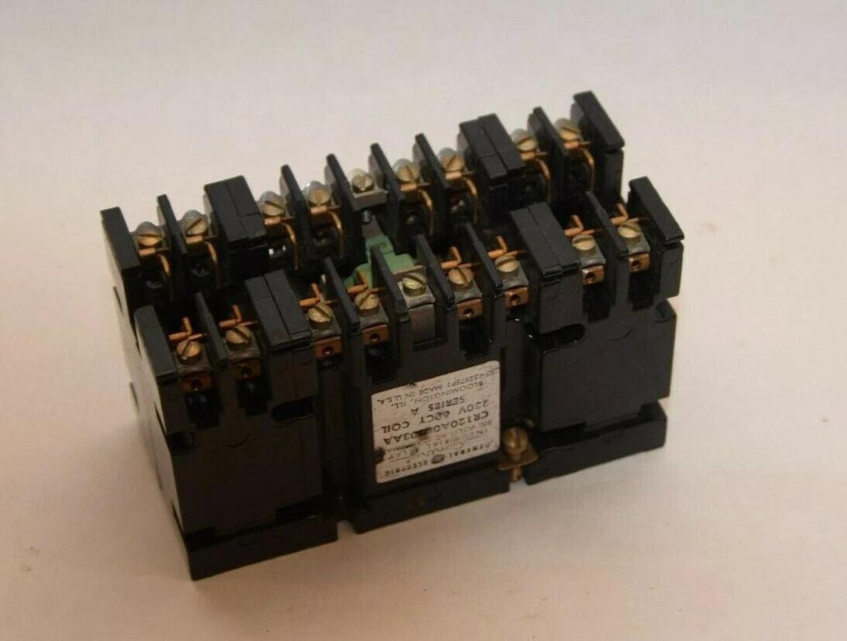 Used GENERAL ELECTRIC CR120A08003AA 230V 60CY 300V 10A Series A Industrial Relay