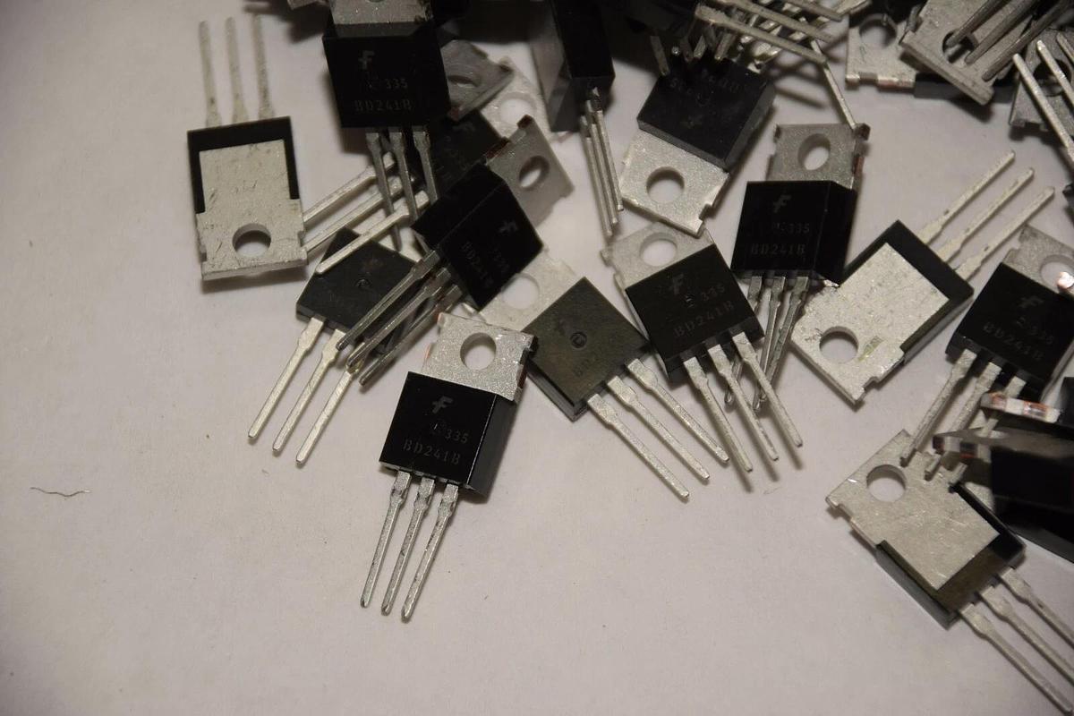 Used (LOT OF 90) FUJITSU BD241B POWER TRANSISTOR