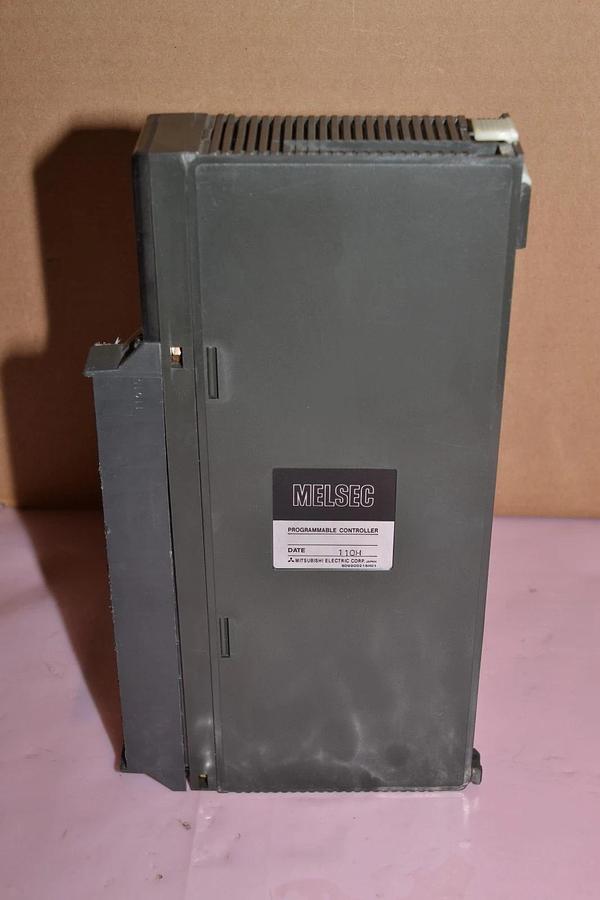 Used MITSUBISHI MELSEC AY13 PROGRAMMABLE CONTROLLER OUTPUT MODULE