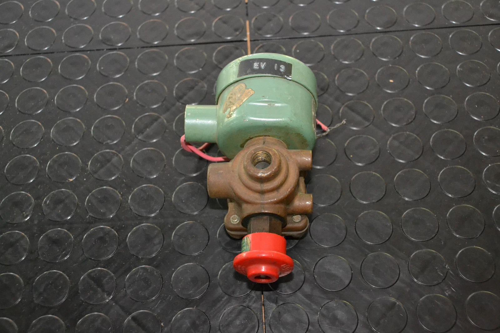 Used ASCO VALVE RED HAT VALVES HAZARDOUS LOCATIONS 99-257-50 120 V COIL MP-C-011