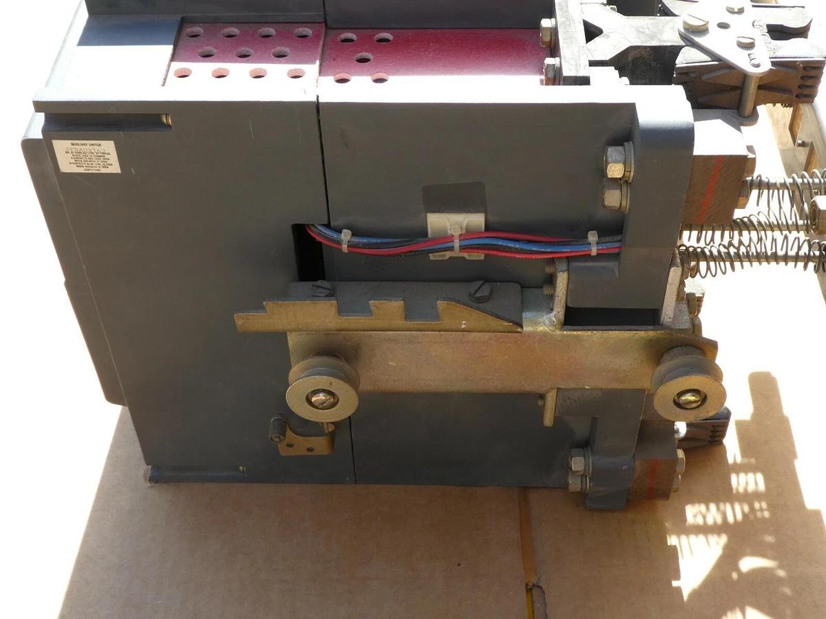 Used Westinghouse SPB 100 1600A Drawout Pow-R Breaker  w/ 1000 Amp Plug SPB100