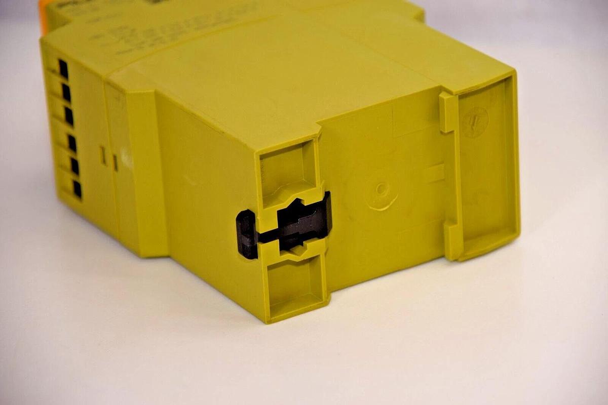 Used PILZ PN0ZX424vdc3n/o1n/c PN0Z X4 24vdc 3n/o 1n/c PN0ZX4 Safety Relay