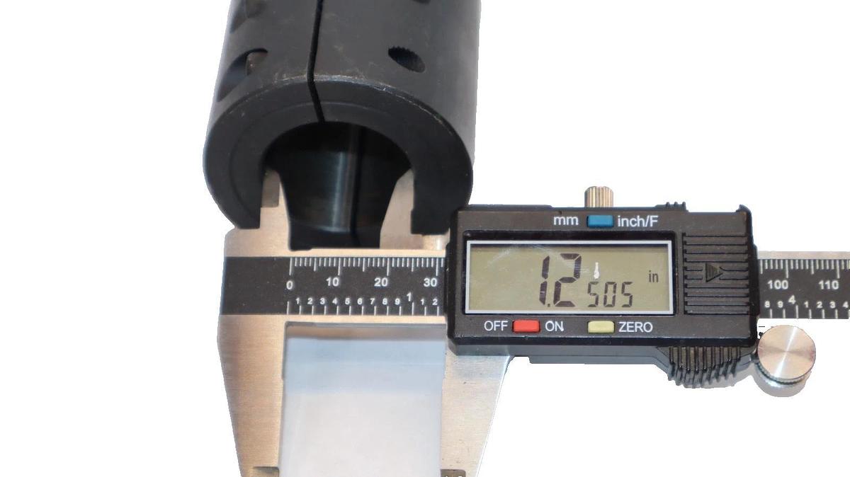 Coupling 3 1/2"x2 1/4"x2 1/4" Clamp Type Adjustable Motor Shaft Coupling (New)