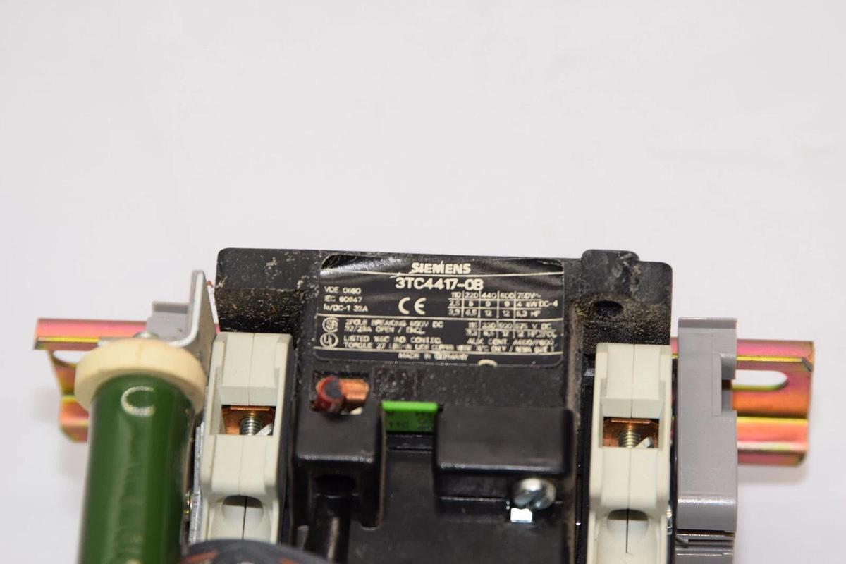 Used SIEMENS 3TC4417-0B 32/29A 2P 600V Contactor 110V 50/60Hz Coil