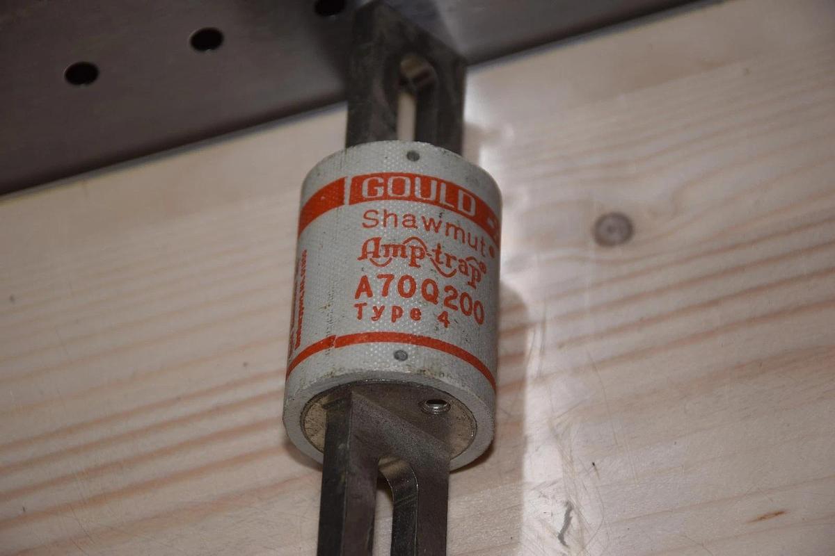 Used GOULD SHAWMUT A70Q200 TYPE 4 200A 700VAC FUSE