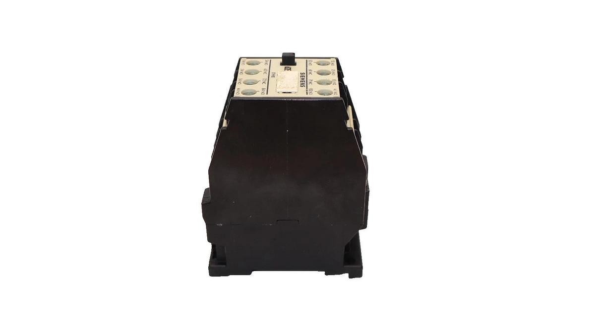 Used Siemens 3TH82 62-0A , 3TH8262-0A 220V 50/60Hz Contactor (Lot of 5)