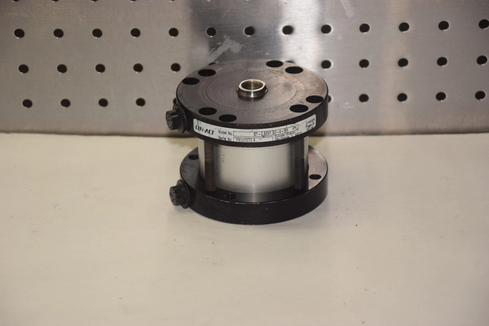 LIN-ACT ST-2.50X1.50-4-BH PNEUMATIC CYLINDER NEW