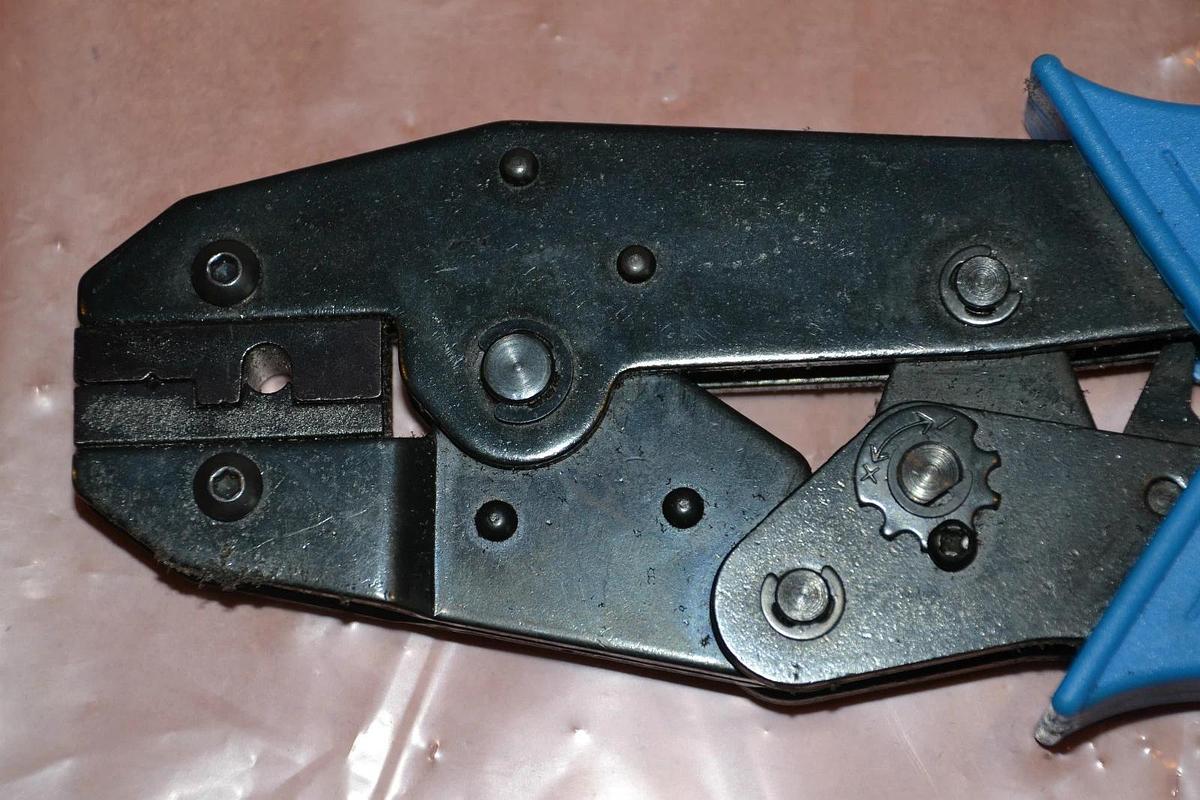 Used AMP TOGGLE DIGITAL CRIMPER KIT H3103 H3101 H8100-A H8100-B