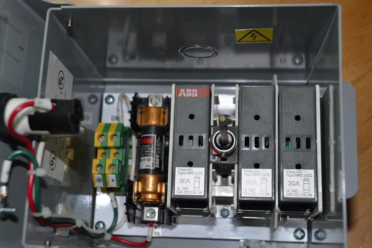 DAYKIN ELECTRIC M2F1F-Z837 TRANSFORMER DISCONNECT 480v M2F1F-Z837