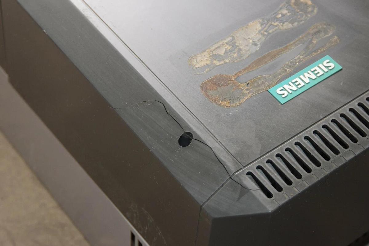 Used SIEMENS 6SE3228-4DK40 380-500V 113A 60hp Midimaster Vector Drive 6SE32284DK40