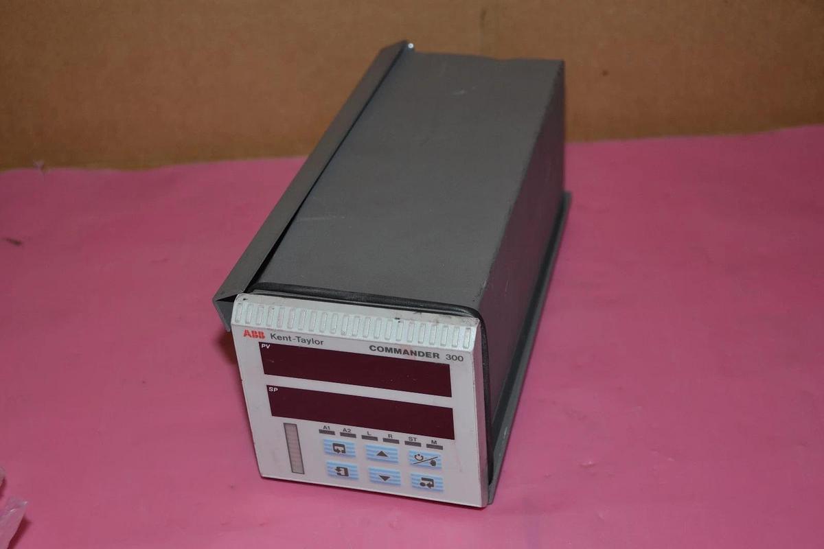 Used ABB Kent Taylor  C3000010STD Commander 300 Temperature Temp Controller