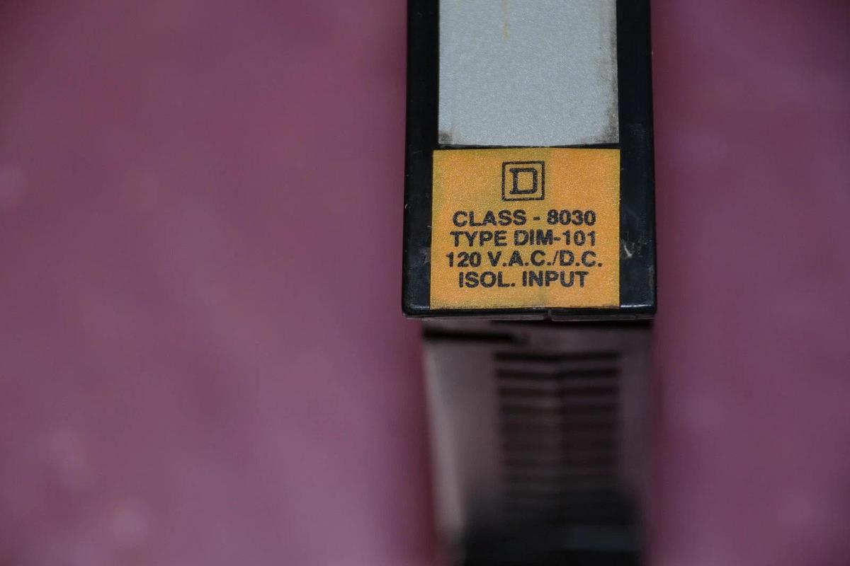 Used SQUARE D SY/MAX ISOLATED INPUT MODULE 8030 DIM-101 DIM 101 SER. A 120V