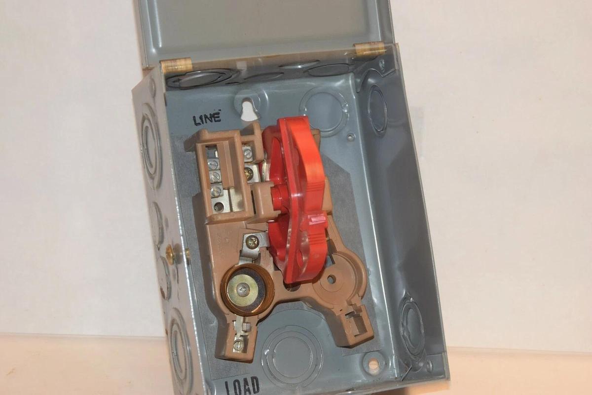 (NEW) SYLVANIA PFD311SN 30A Vintage Industrial Fuse Box