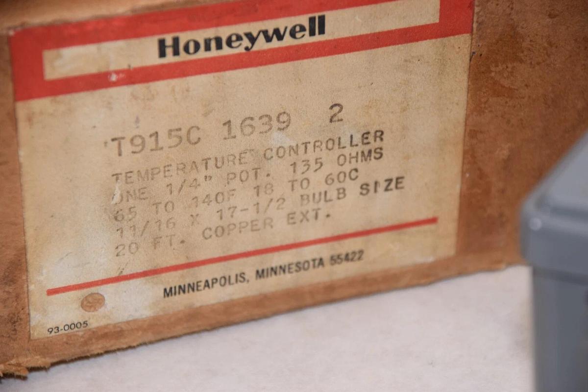 (NEW) HONEYWELL T915C 1639 2 , T915C16392 135Ω 1/4" Temperature Controller
