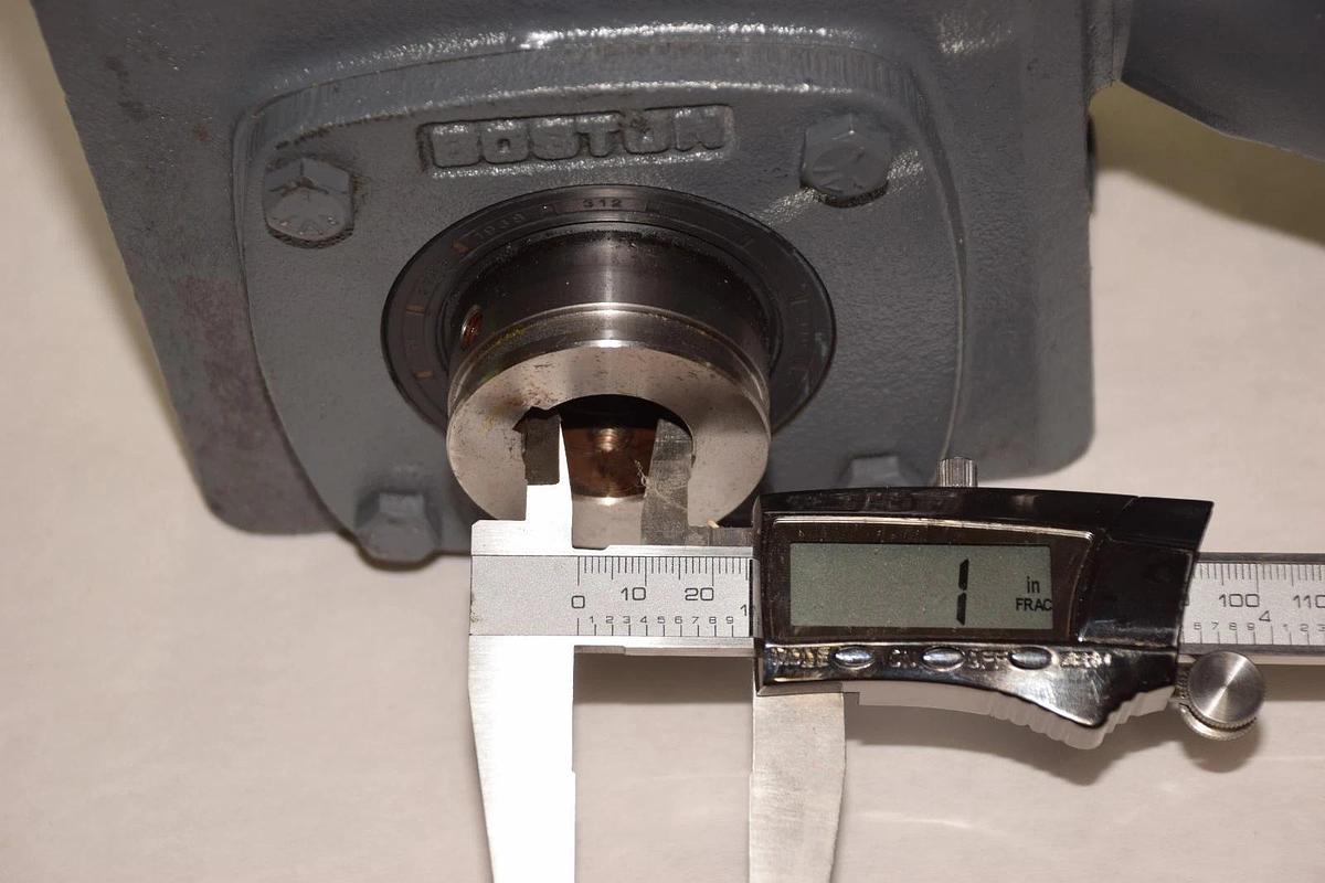 BOSTON GEAR HF72115ZTB5H3P16 1.72HP GEAR REDUCER RATIO 15 NEW