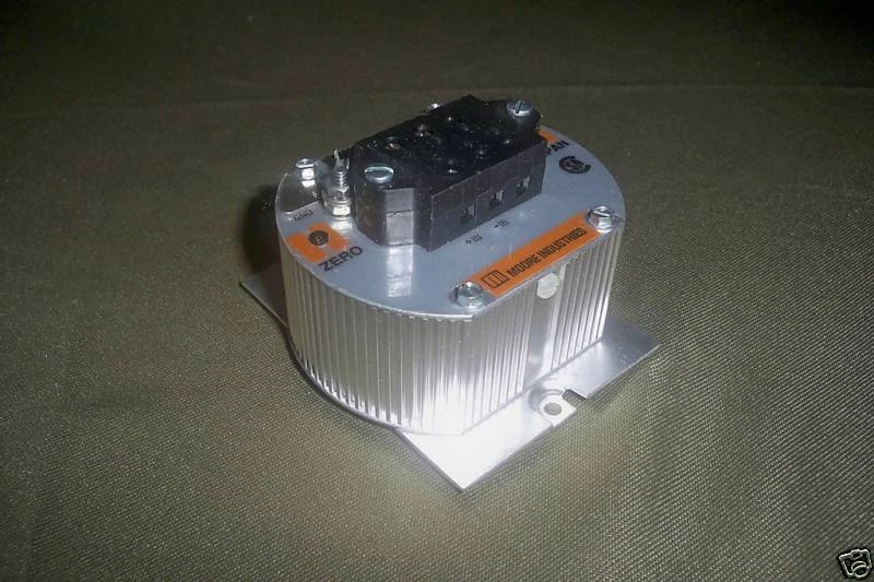 Used Moore MVX Millivolt Tran MVX/0-138.8V/4-20MA/12-42DC
