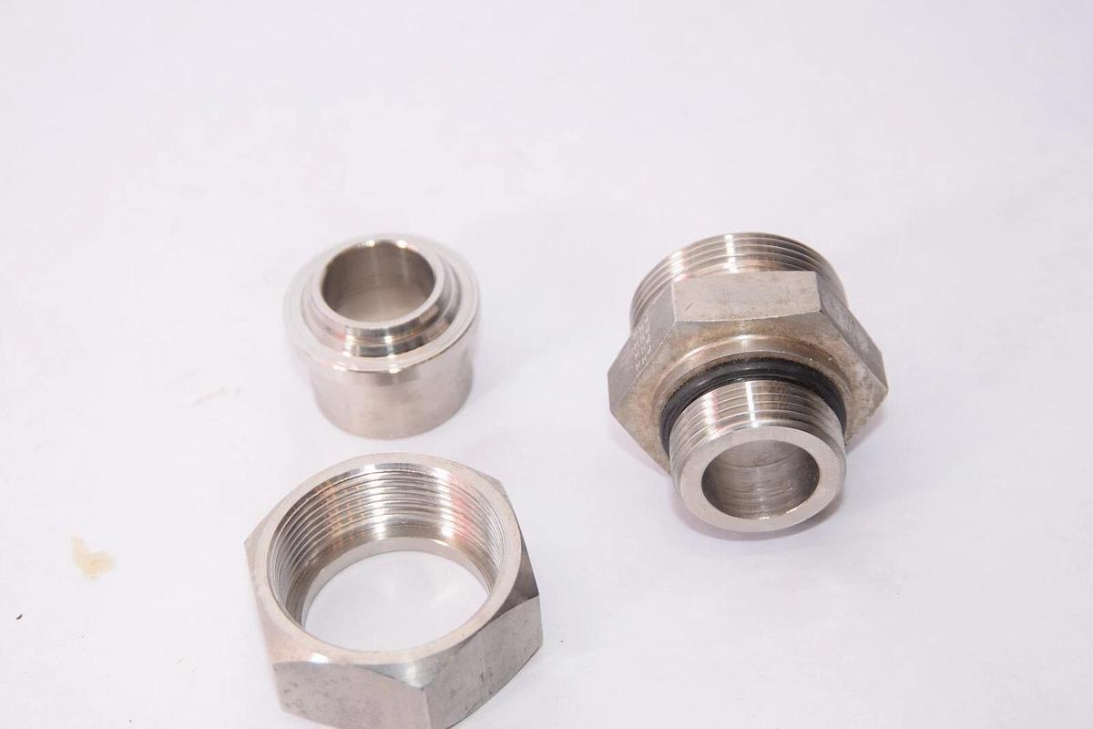 (NEW) SSP PHN 316 SS Stainless S/S Fitting 1" Npt to 1" Socket