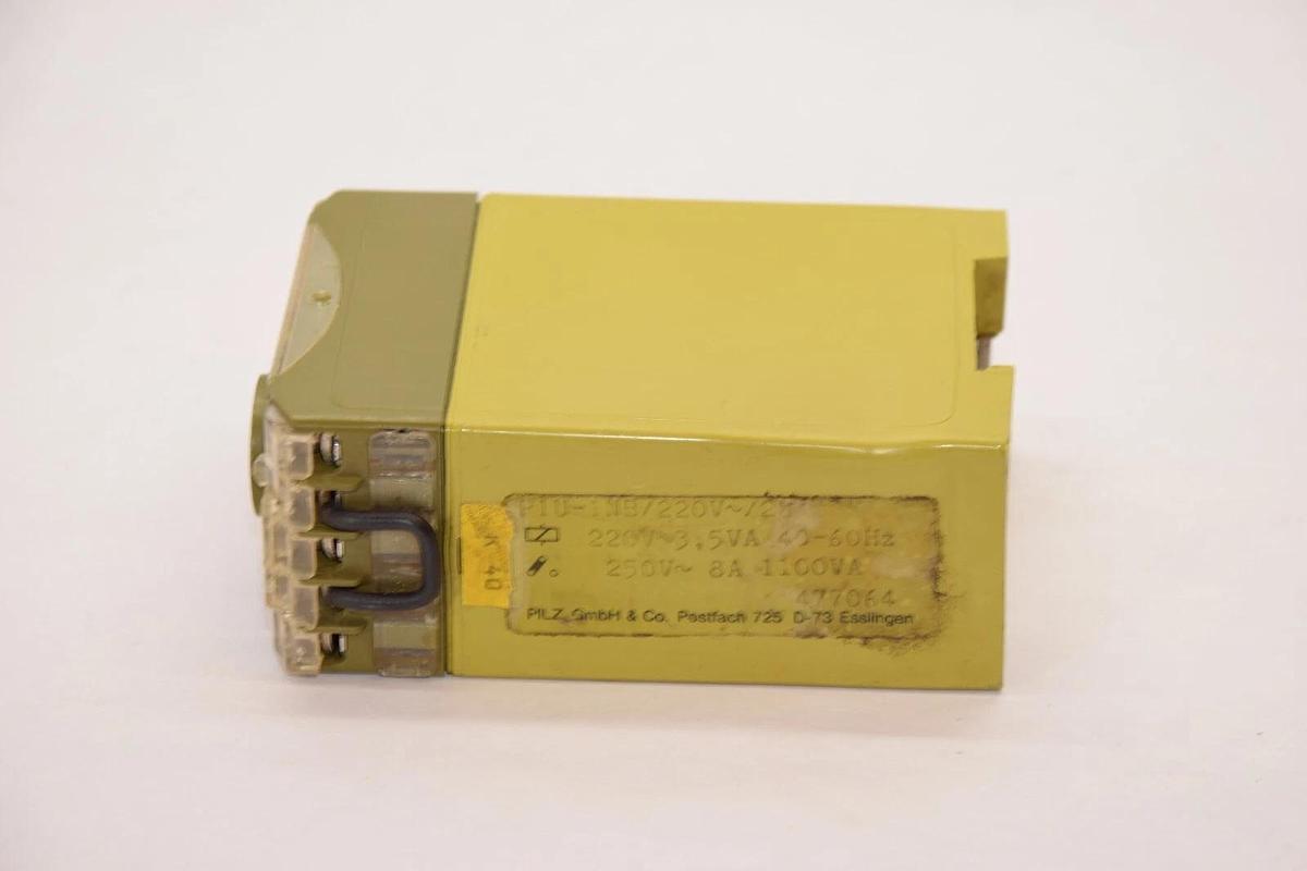 Used PILZ P1U-1NB/220V~/2U 250V 8A 1100Va 40-60Hz Safety Relay
