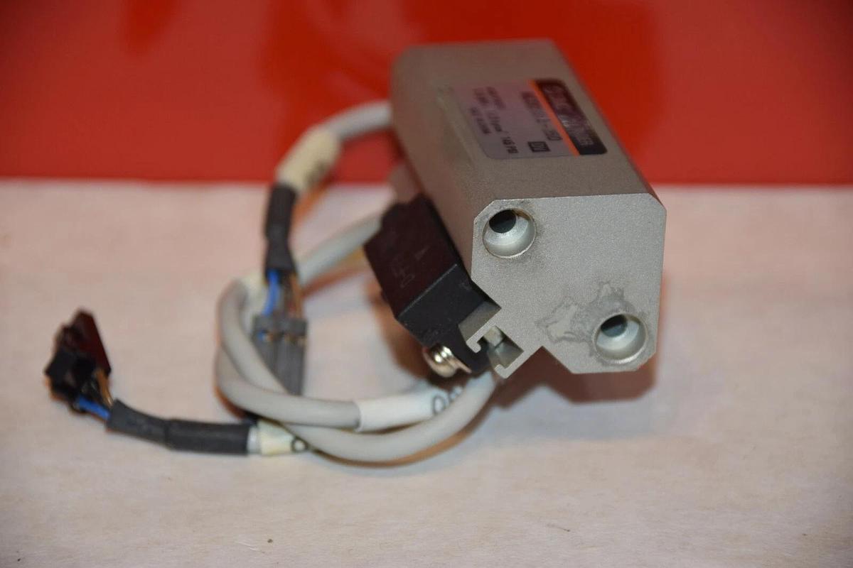 Used SMC NCDQ2B12-25D 12mm BORE 25mm STROKE DOUBLE ACTING AIR CYLINDER WITH SENSOR