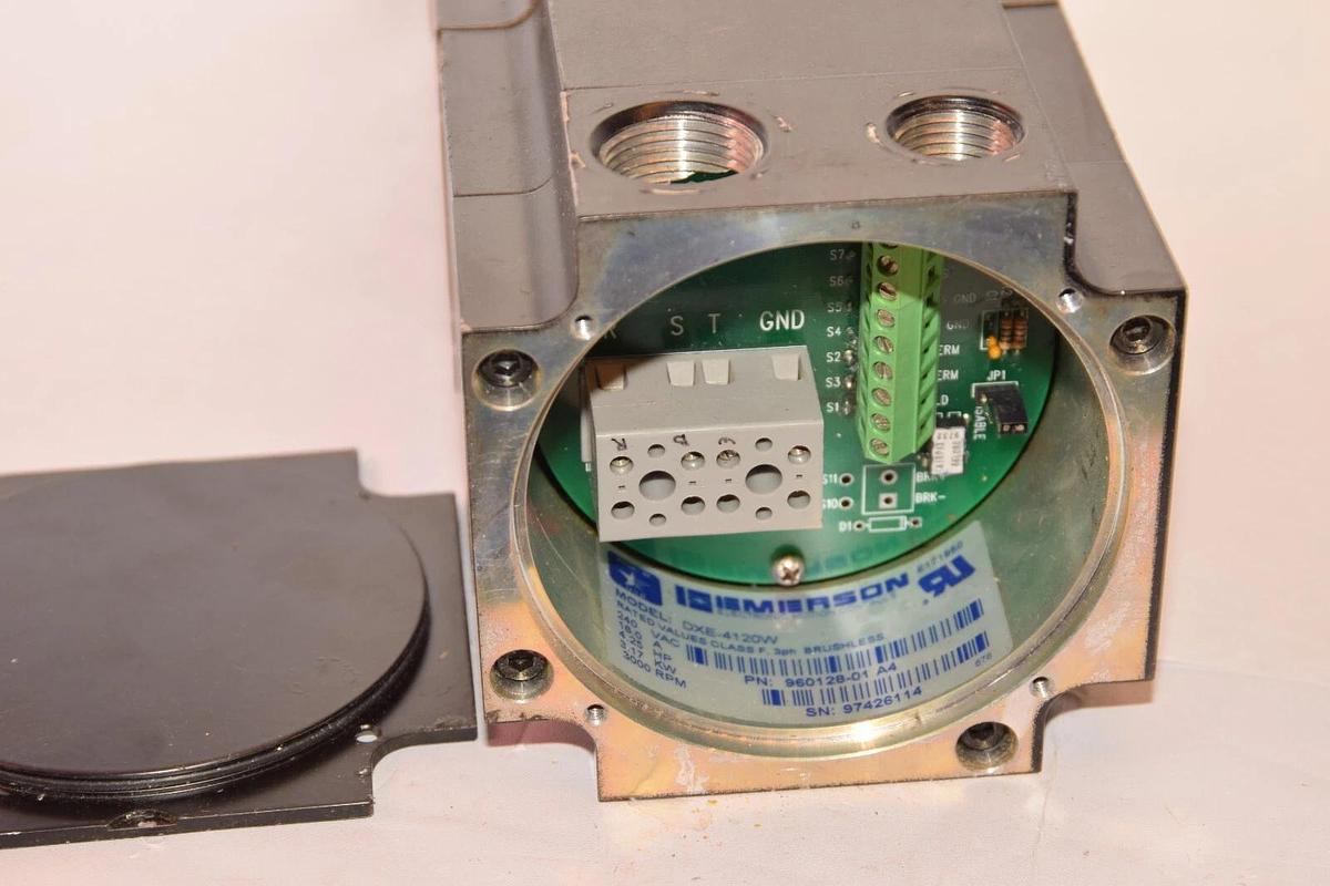 Used Emerson CONTROL TECHNIQUES DXE-4120W Servo Motor, 240V,DXE4120W, 960128-01 A4