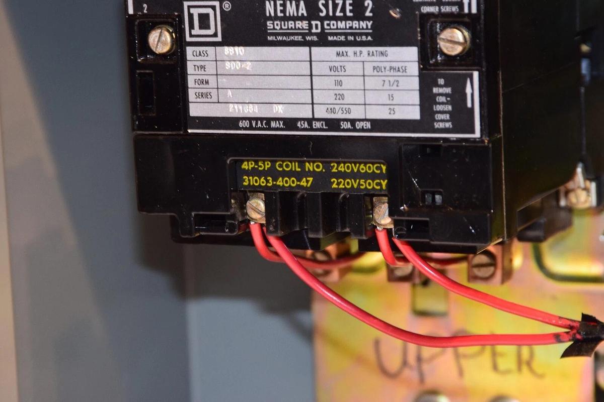 Used SQUARE D 8810 SDG-2 Enclosure w/ Reversing Contactor Size 2 8810 SD0-2  220/240v