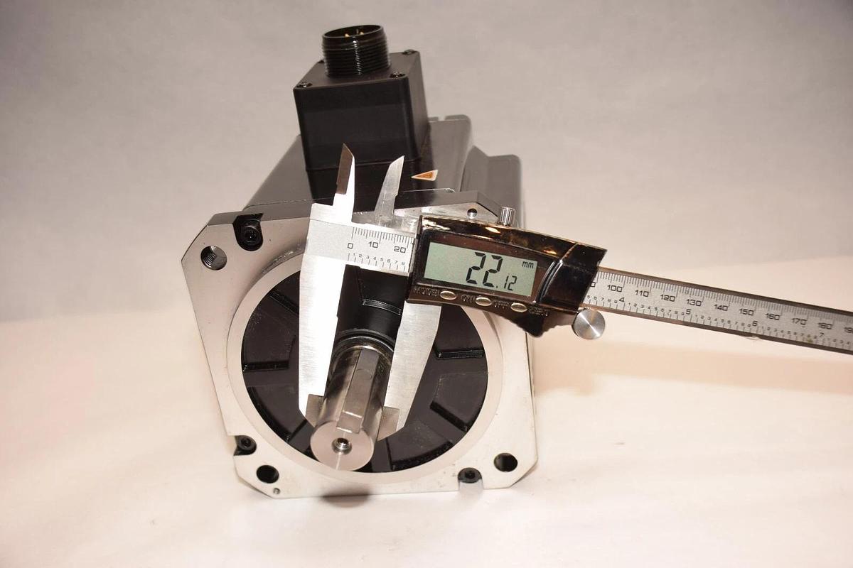 NEW HCFA Servo Motor SV-X2MG130H-N2LA SVX2MG130HN2LA 1.3kw 9.3A 1500rpm 220/240v