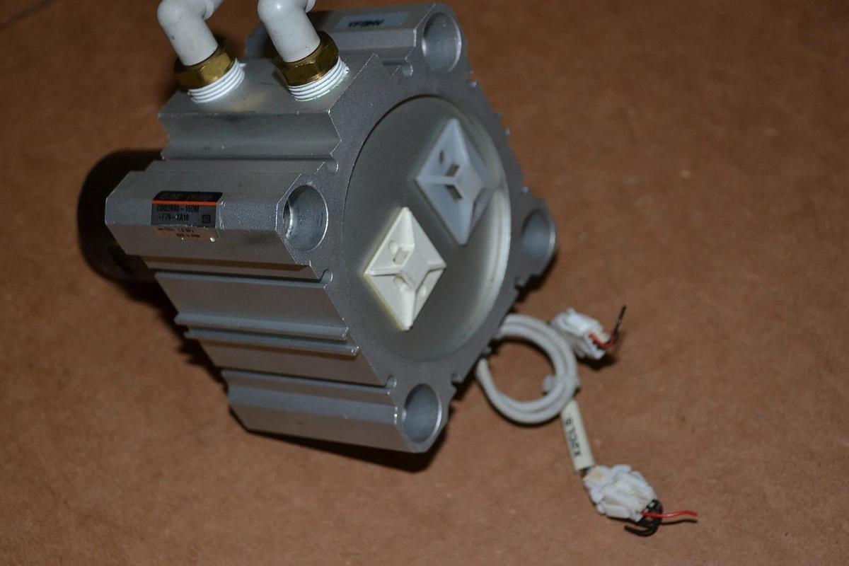 Used SMC PNEUMATIC AIR VALVE CDQ2B80-15DM-F79-XA18 CDQ2B80 15DM F79 XA18