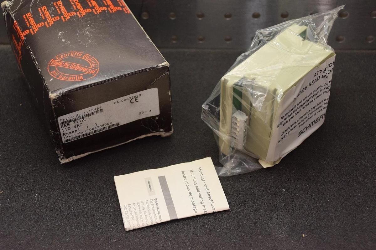 Schmersal AES 7112 110 Vac Safety Control Module  7112.1 110VAC AES7112.1