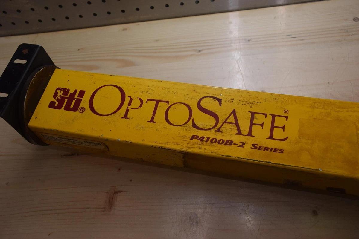 Used STI OPTOSAFE P4136B-2, P4100B-2, SERIES 36" 100' RANGE SAFETY LIGHT CURTAIN