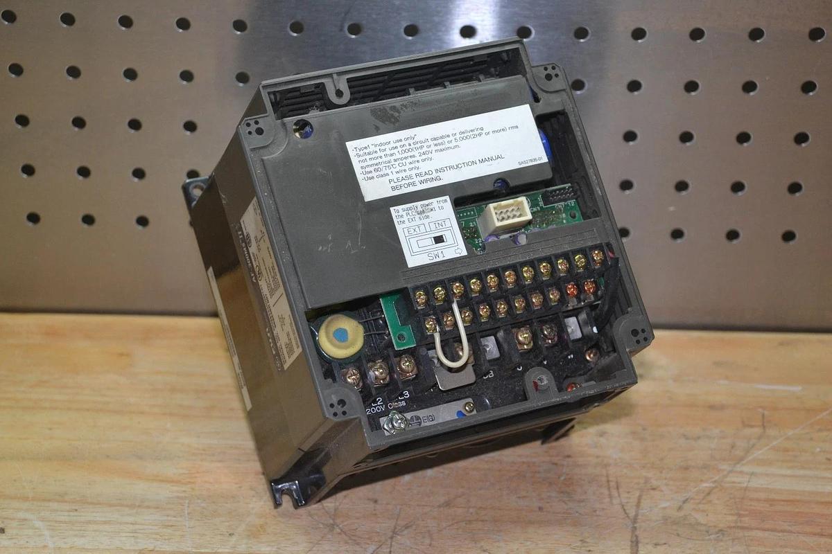 Used GE FUJI AF-300 6KM$223002N1A1 AF-300M$ 1HP 230VAC DRIVE