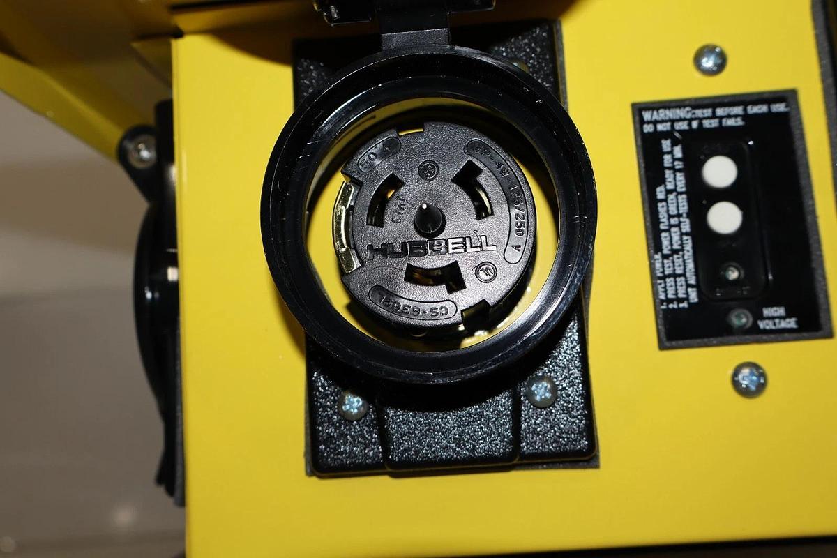 Southwire X-Treme Power Distribution Box 8706UGCX 50A 6-Circ 125/250v (New) 811409020137