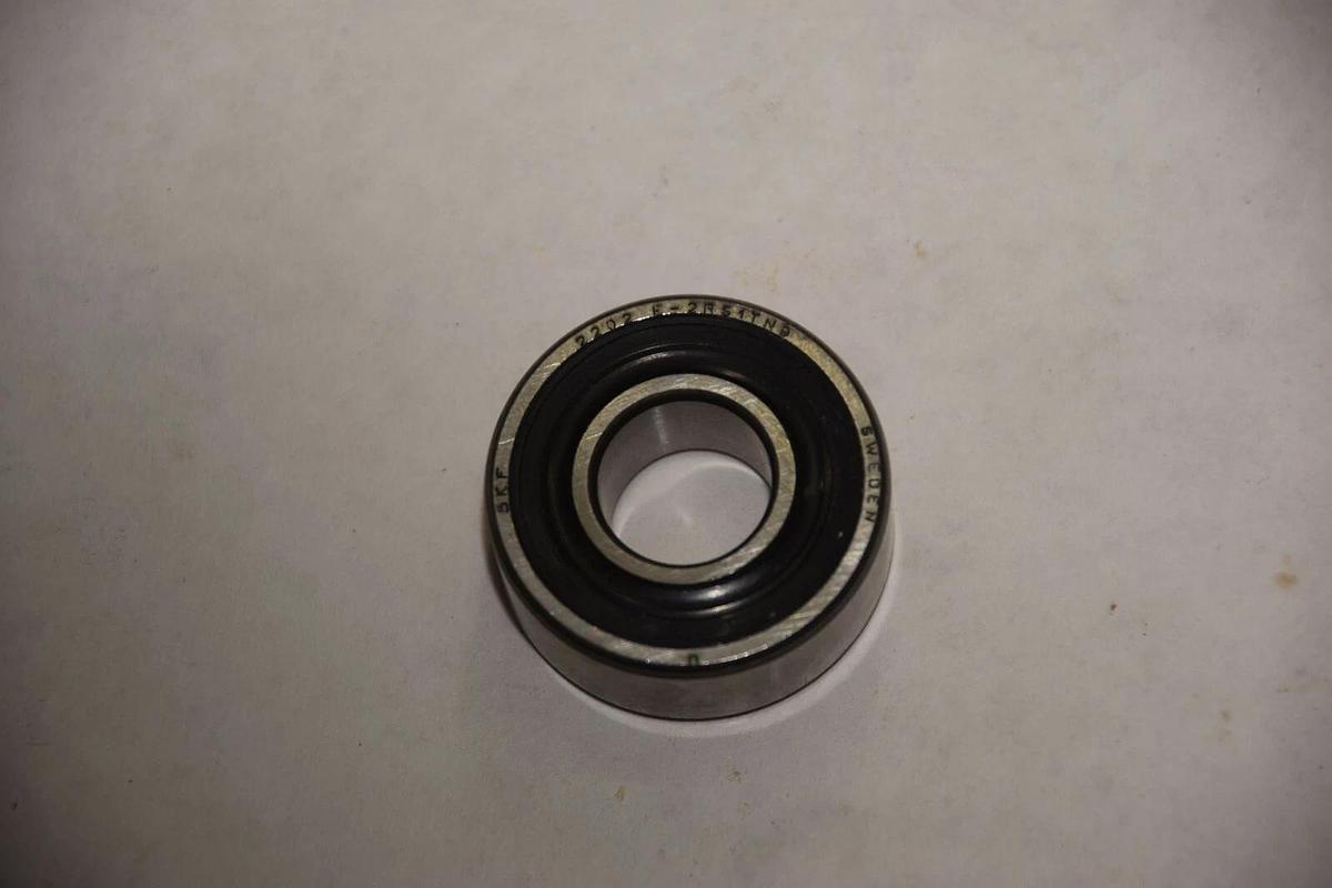SKF 2202E-2RS1TN9 2202E2RS1TN9  2202E 2RS1TN9 BEARING NEW