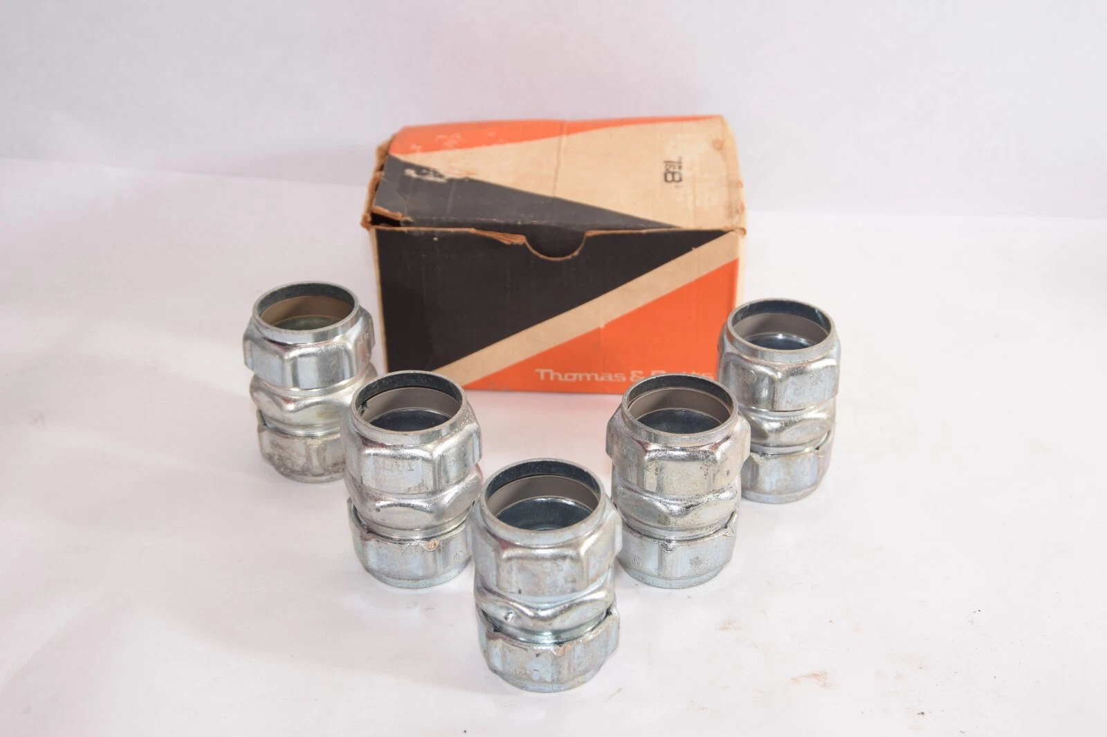 (NEW - Box of 5) T&B 78-6210-05420 1-1/4" EMT Coupling Steel