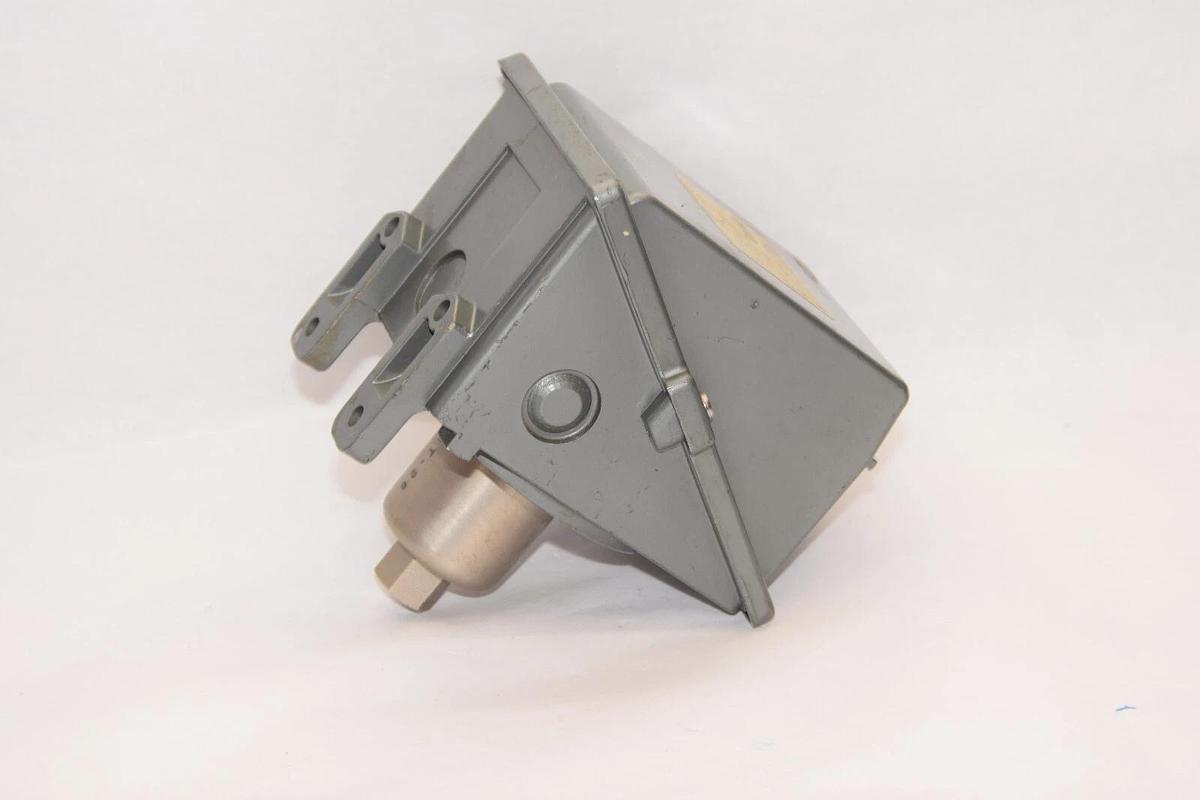 UNITED ELECTRIC CONTROLS J402 , 144 0-20 psi 0-14kpa Pressure Controller