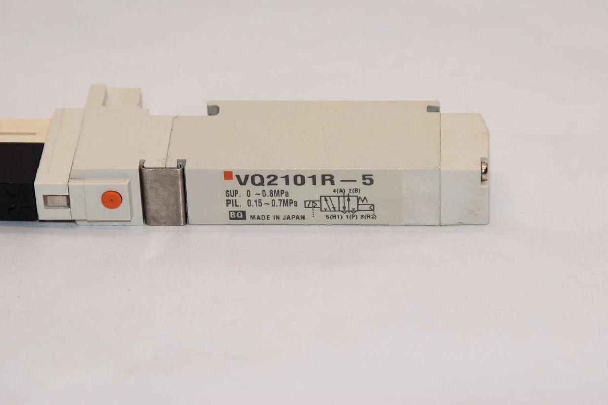 (NEW) SMC VQ2101R-5 Valve Manifold