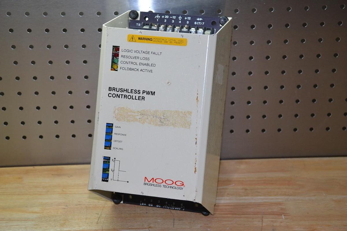 Used MOOG 152G233 CONTROLLER SERVO BRUSHLESS PWM 30AMP