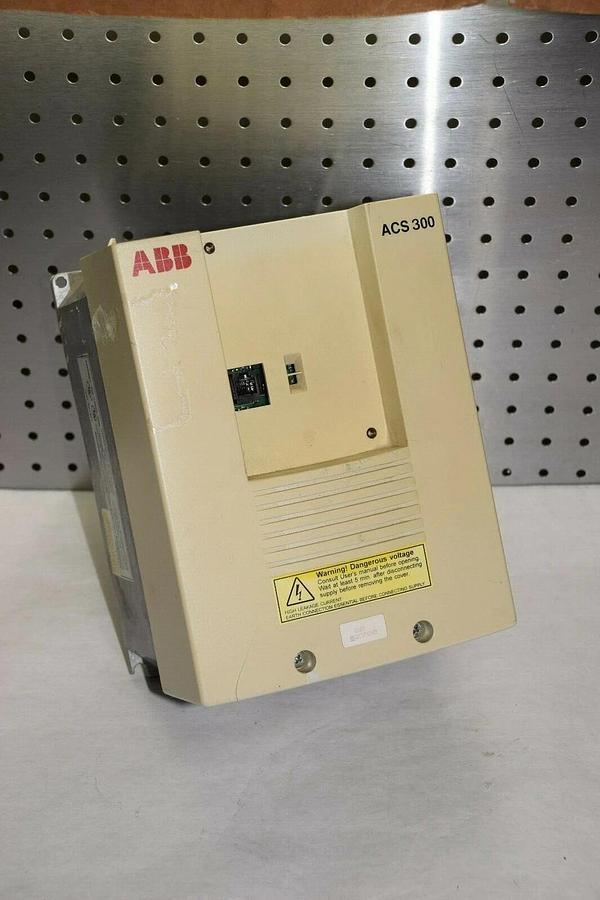 Used ABB ACS300 ACS311-2P7-3 ACS3112P73 380/480V 5A 4.1A INVERTER DRIVE