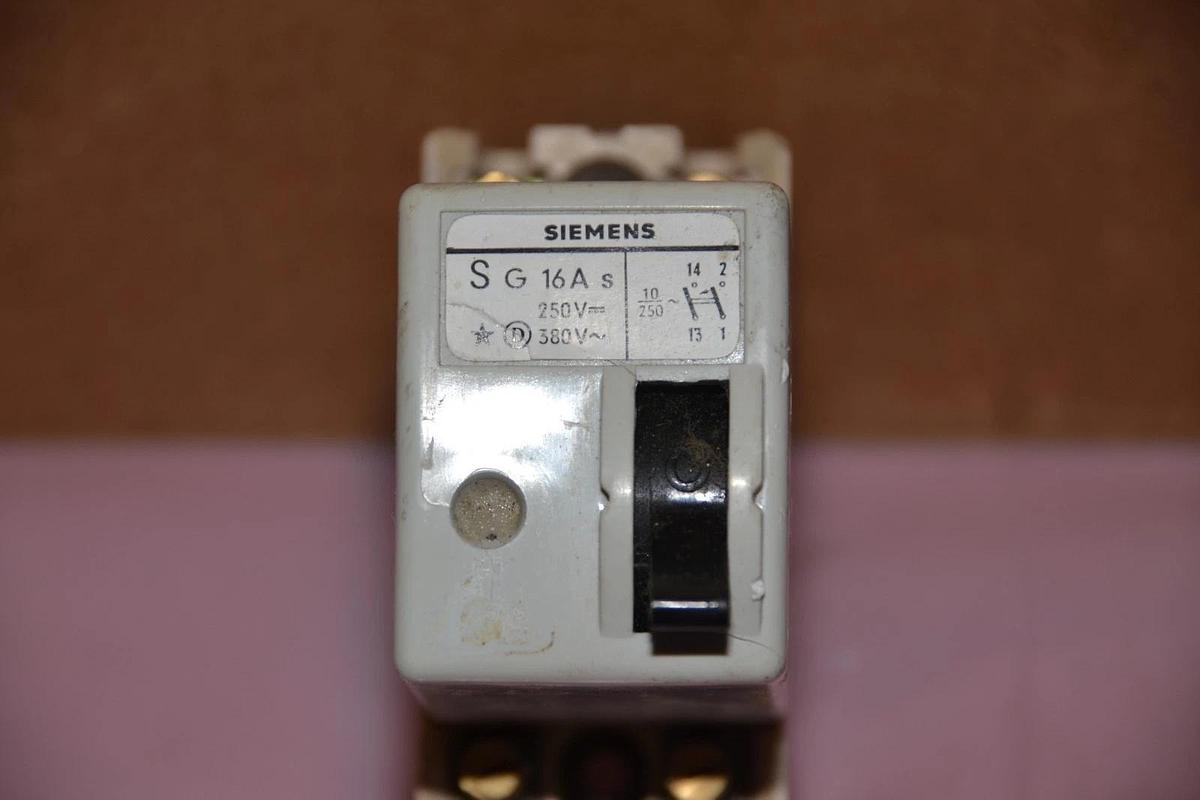 Used SIEMENS SG 16A SG16A 250V 380V CIRCUIT BREAKER